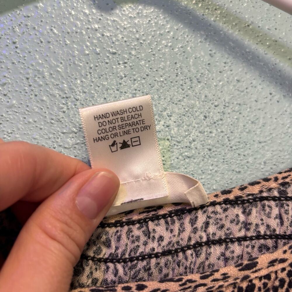 ⭐️ 3/$21 ⭐️ URBAN Romantics Cheetah Smocked Peplum Long Sleeve Blouse Size S - Picture 5 of 8